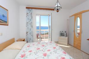 Apartments with parking space Stanici, Omis - 2818