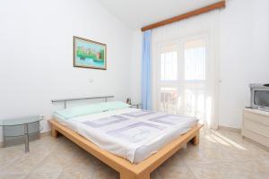Studio with Balcony and Sea View room in Studio Stanici 2818b
