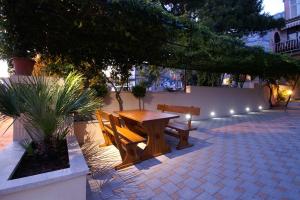 Apartments by the sea Tucepi, Makarska - 2721