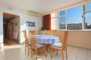 Apartments by the sea Tucepi, Makarska - 2721