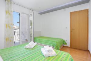 Apartments by the sea Tucepi, Makarska - 2721