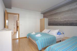 Apartments by the sea Tucepi, Makarska - 2721