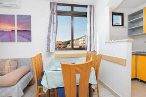 Apartments by the sea Tucepi, Makarska - 2721
