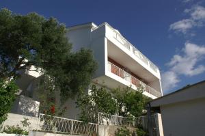 Apartments by the sea Zaostrog, Makarska - 2816