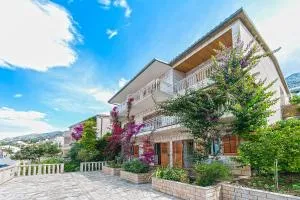 Apartments and rooms by the sea Brela, Makarska - 2752 - Brela