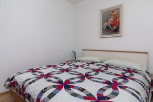 Apartments with parking space Mimice, Omis - 2805