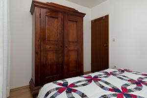 Apartments with parking space Mimice, Omis - 2805