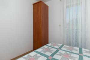 Apartments with parking space Mimice, Omis - 2805