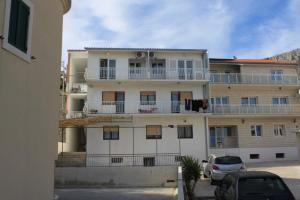 Apartments by the sea Orij Omis  2810