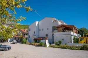 Apartments by the sea Sumpetar, Omis - 2808 - Sumpetar
