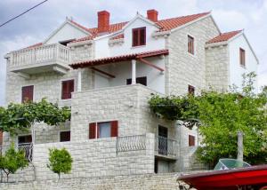 Apartments with a parking space Postira, Brac - 3065