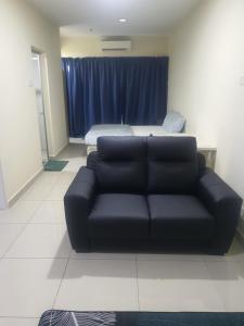Lovely studio condo with balcony & pool @ Suria Jelutong