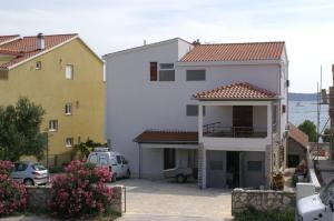 Apartments by the sea Brodarica, Sibenik - 3092 