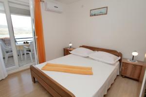 One-Bedroom Apartment with Terrace and Sea View room in Apartments by the sea Mastrinka Ciovo - 4648
