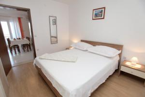 Apartments by the sea Mastrinka, Ciovo - 4648