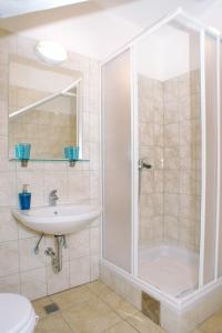 Apartments by the sea Vinjerac, Zadar - 3093