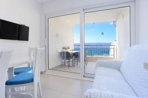 Apartments by the sea Duce, Omis - 2737