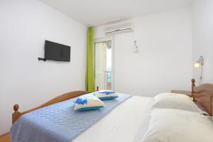Apartments by the sea Duce, Omis - 2737