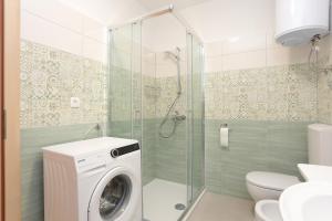 Apartments by the sea Duce, Omis - 2737