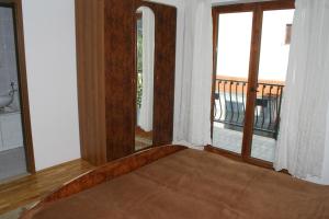 Apartments and rooms by the sea Duce, Omis - 2746