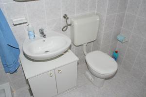 Apartments and rooms by the sea Duce, Omis - 2746