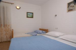 Apartments by the sea Pisak, Omis - 2750