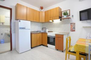 Apartments by the sea Lokva Rogoznica, Omis - 2762