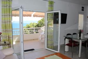 Apartments by the sea Mimice, Omis - 2774