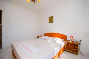 Apartments by the sea Pisak, Omis - 2802