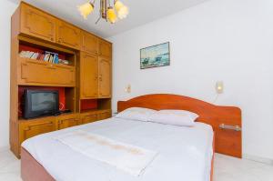 Apartments by the sea Pisak, Omis - 2802