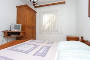 Apartments with parking space Stanici, Omis - 2818