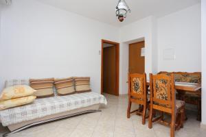 Apartments with parking space Stanici, Omis - 2818