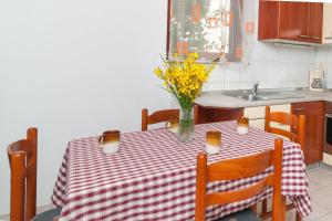 Apartments with a parking space Postira, Brac - 3065