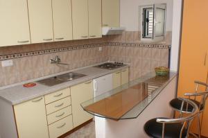 Apartments by the sea Milna, Hvar - 3074