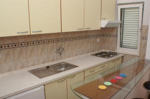 Apartments by the sea Milna, Hvar - 3074