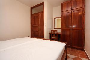 Apartments by the sea Rogoznica - 3197