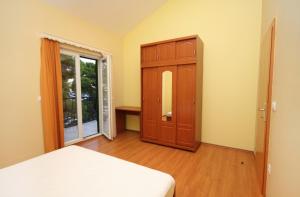 Apartments by the sea Rogoznica - 3198