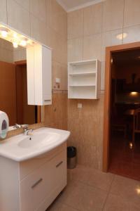 Apartments by the sea Rogoznica - 3198