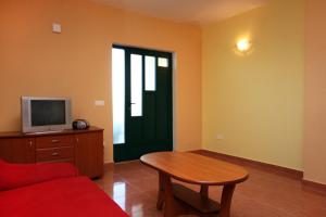 Apartments by the sea Rogoznica - 3199