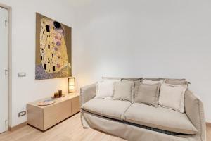 Warm flat near the Vatican