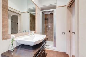 Warm flat near the Vatican