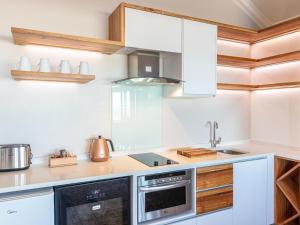 Luxury Studio - Panoramic Ocean Views - Fast Wifi