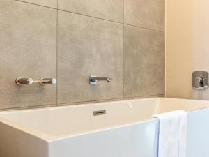 Luxury Studio - Panoramic Ocean Views - Fast Wifi