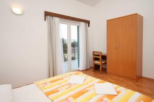 Apartments by the sea Rogoznica - 3262