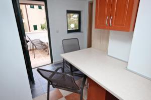 Apartments and rooms by the sea Rogoznica - 3266