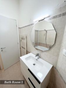 WELCOME RIVIERA -TORRE DAVORIO APPARTAMENTO 126 mq piuterrazzo25 mq - totalmente rinnovato- 250 m dal centro - parcheggio a pagamento 15 euro al giorno da prenotare in anticipo salvo dispo -parking at 15 euro per day to be booked in advance if availa