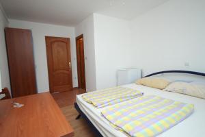 Apartments by the sea Povljana, Pag - 3316