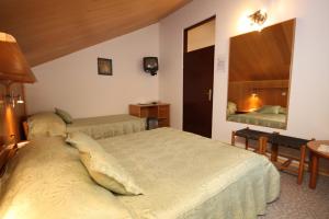 Rooms by the sea Starigrad, Paklenica - 3335