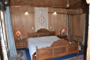 Palace Heights Houseboats