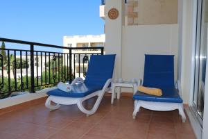 Sunset apartment with pool & 10 mins to Venus beach